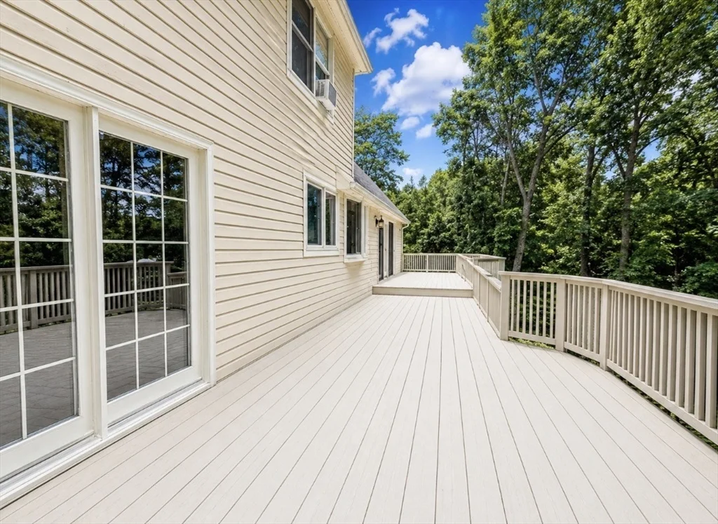 31 Woodside Circle, Sturbridge