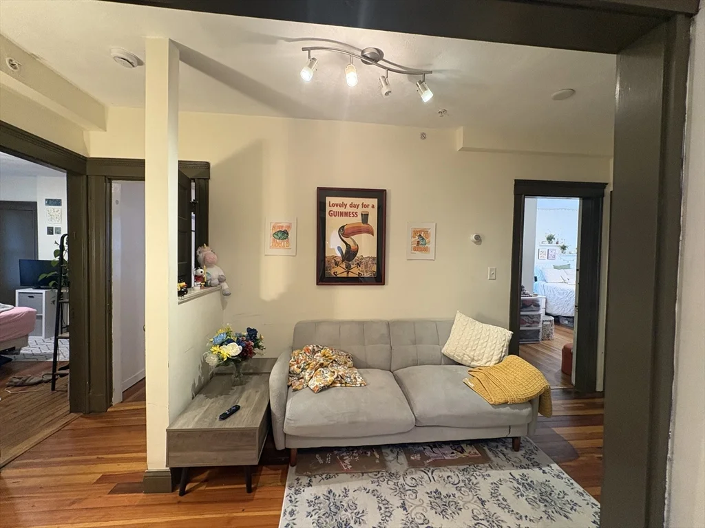 352 Main St, Medford