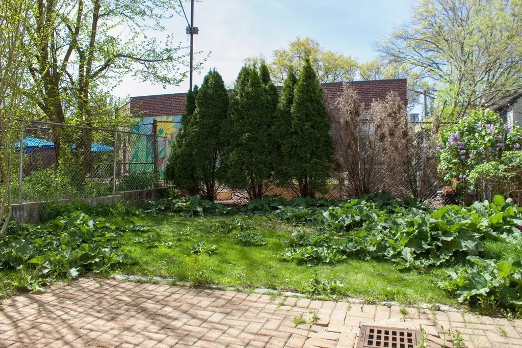 114 Thorndike St, East Cambridge