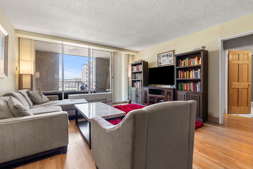 33 Pond Ave, Brookline