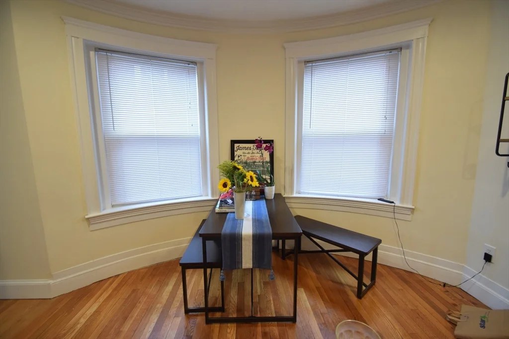 191 Winthrop Rd, Washington Square