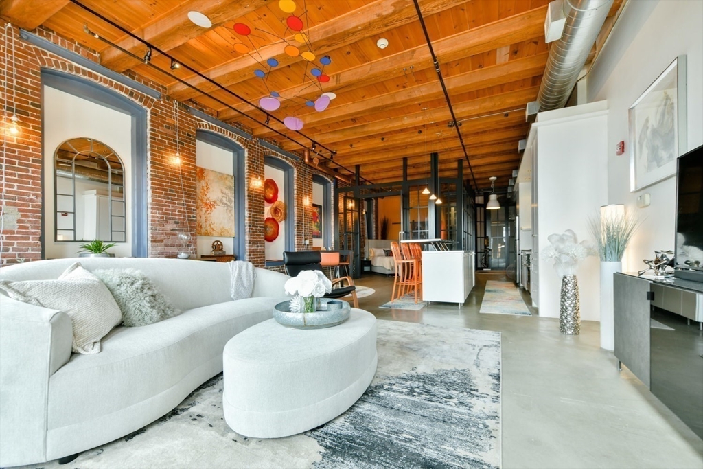 35 Channel Center St, South Boston