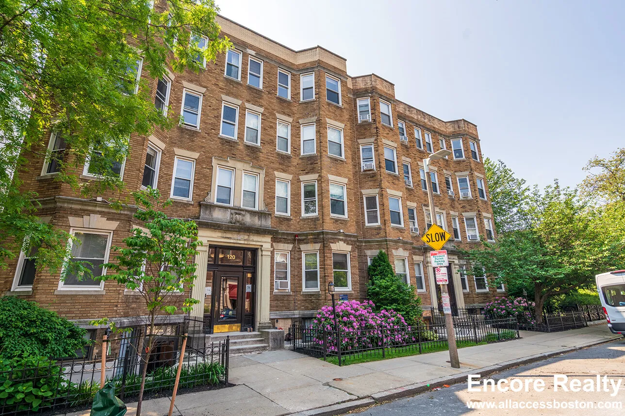 124 Peterborough St, Fenway