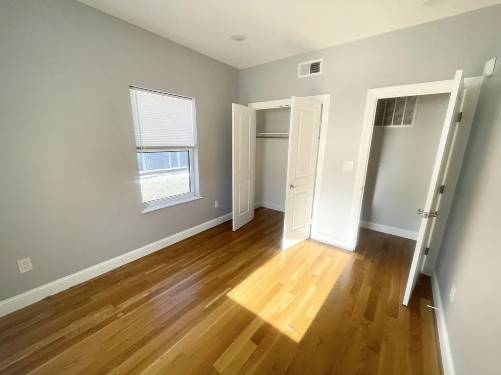 65 Burrell St, Boston