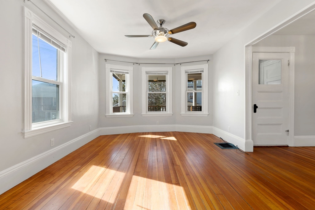 3 Clifford Ave, Beverly