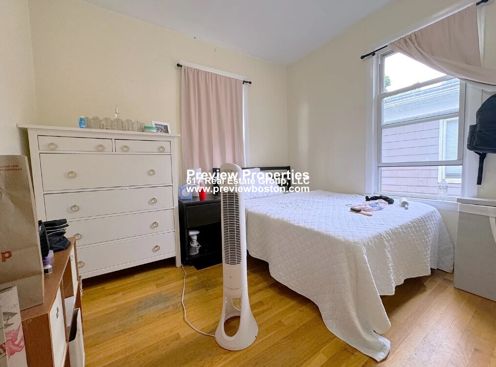 216 Freeman St, North Brookline