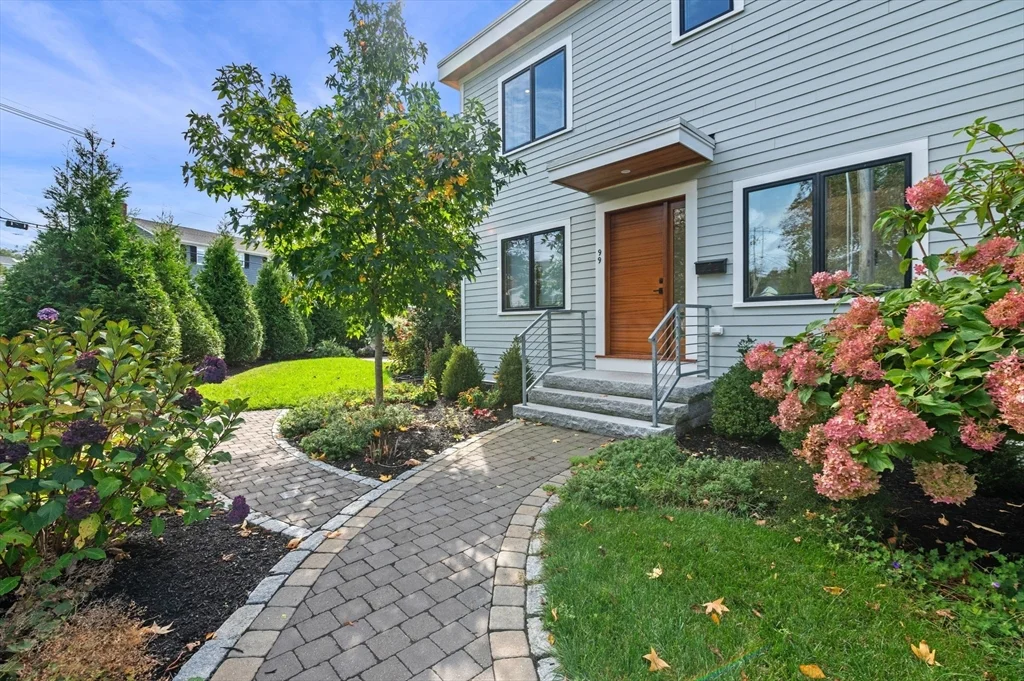 99 Naugus Ave, Marblehead