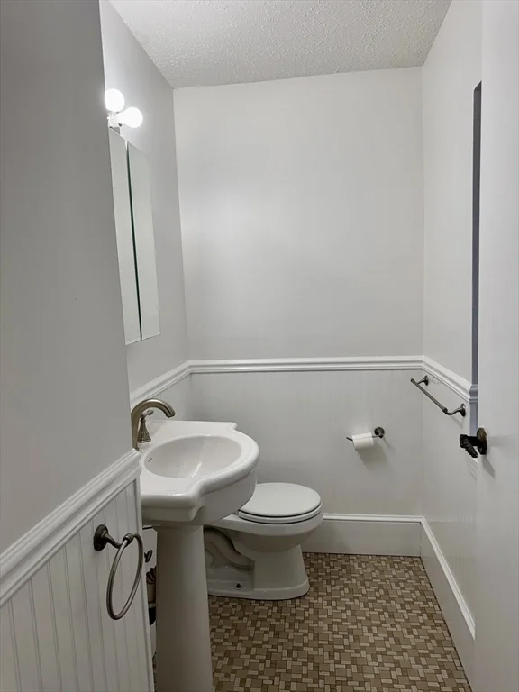 685 Oak St, Brockton