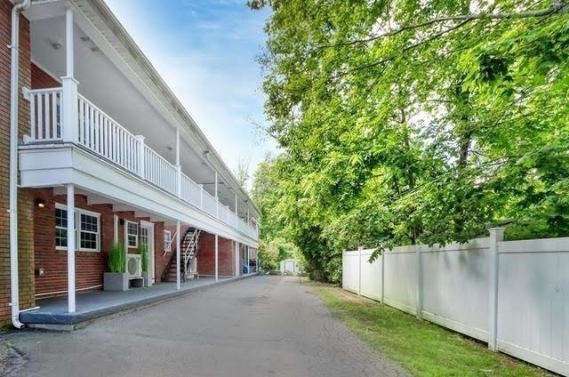 407 Washington, Westwood