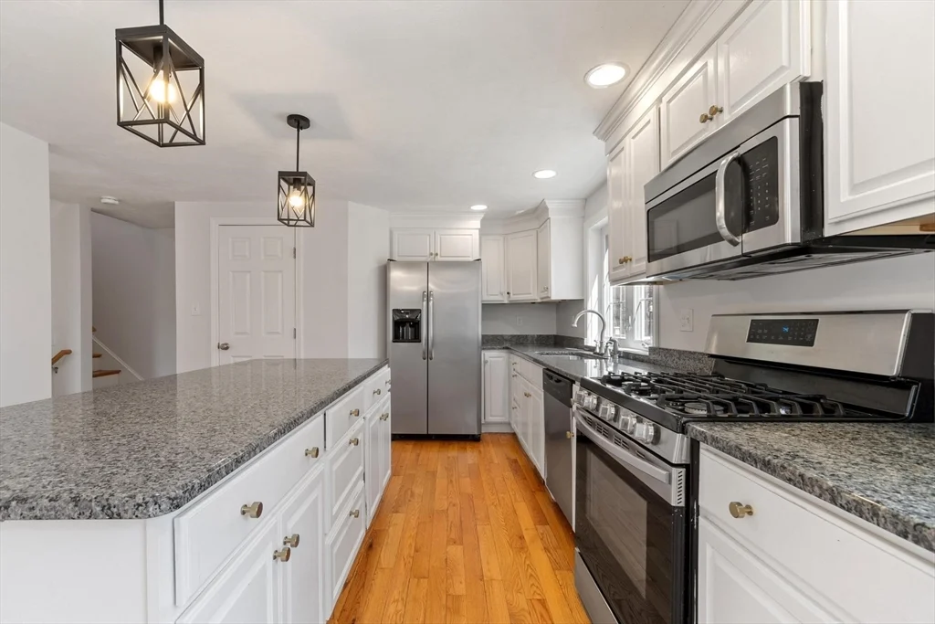 27 Pine St, Pepperell