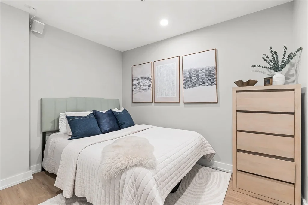 300 Commercial St, Waterfront