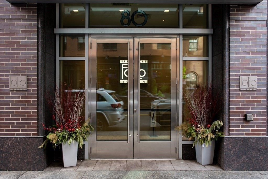 80 Broad St, Waterfront