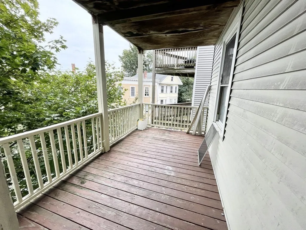 7 Iroquois St, Mission Hill