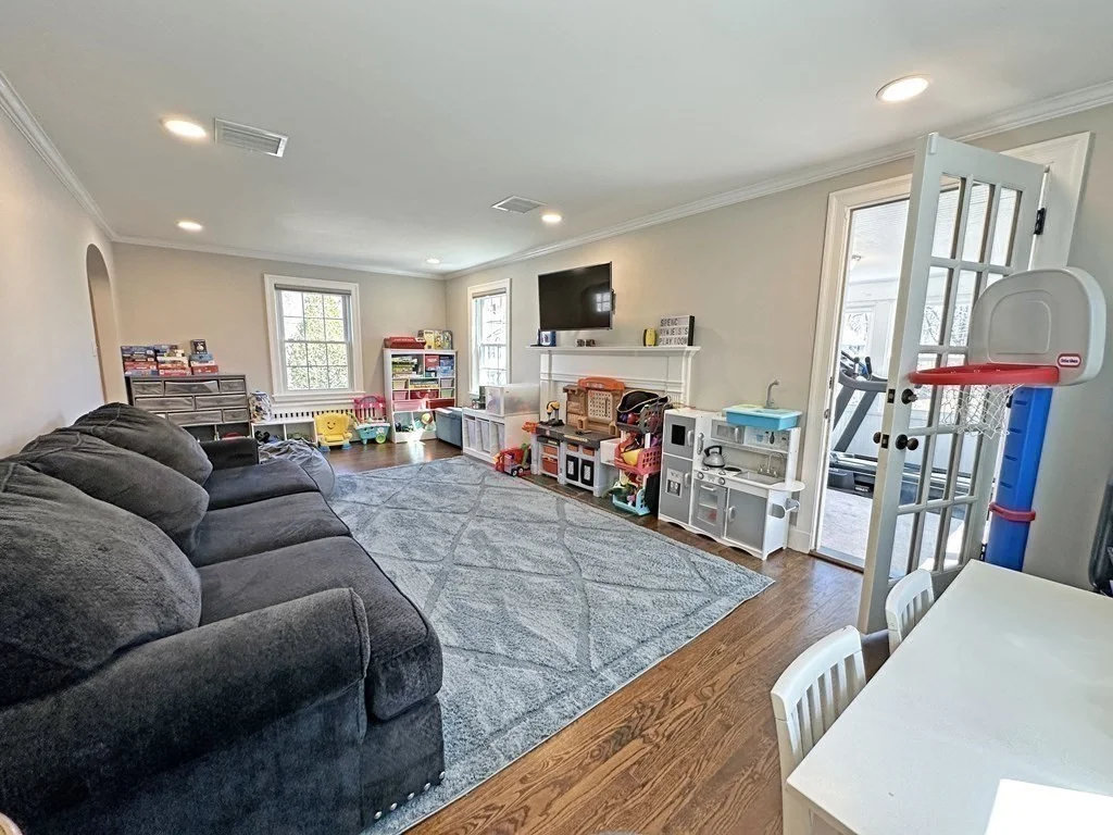 99 Westchester Rd, Newton Corner