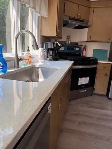 664 Washington St, Oak Square