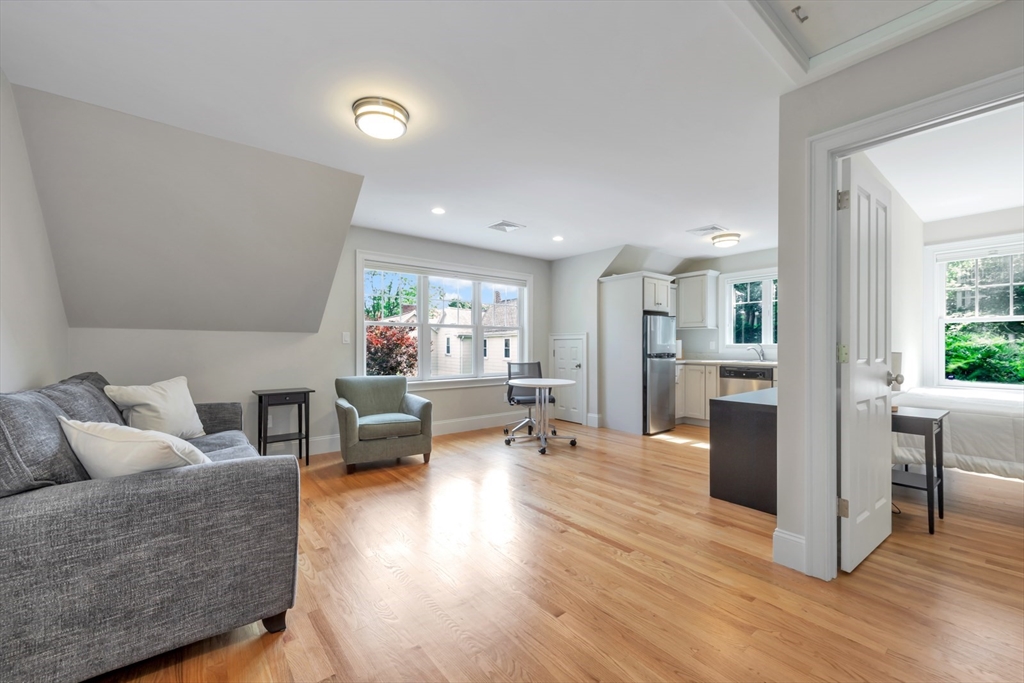 68 Woburn St, Lexington