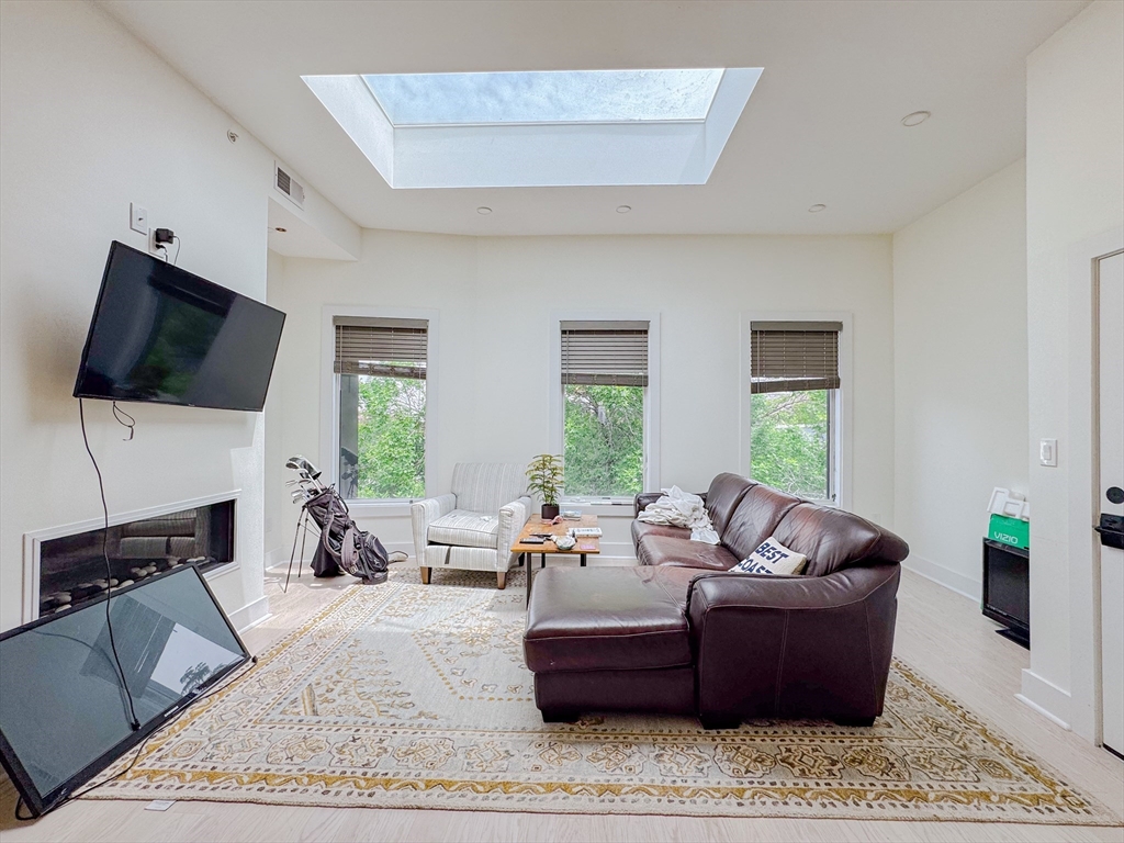 231 Maverick St, East Boston