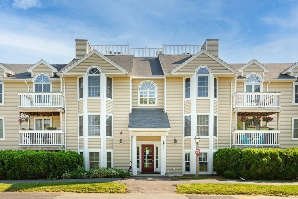 212 Carriage Ln, Taunton