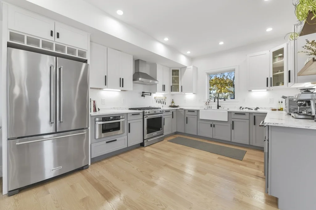 17 Akron St, Roxbury