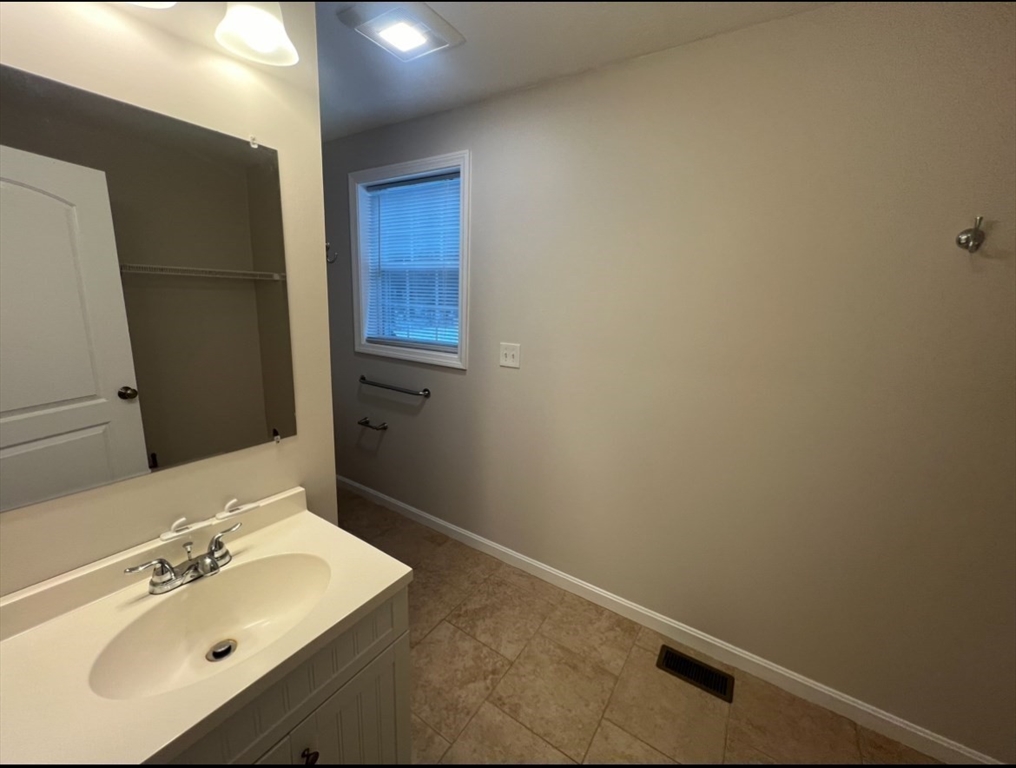 265 Dunstable Rd, Tyngsborough