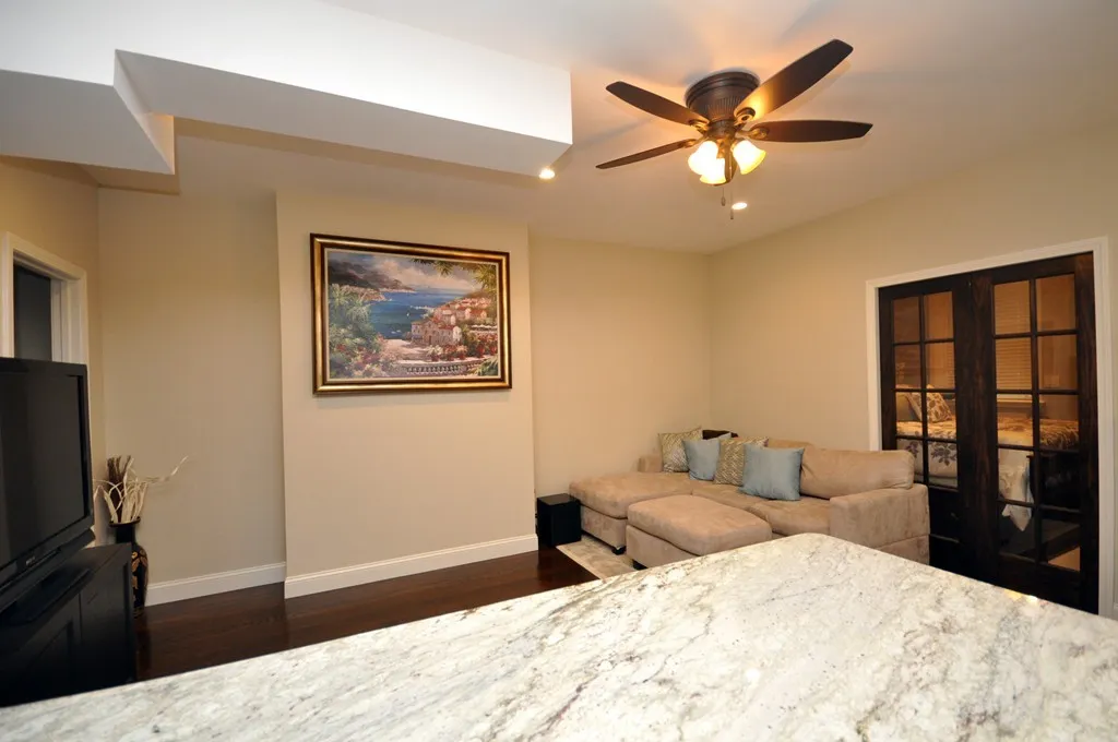 591 Beacon St, Fenway