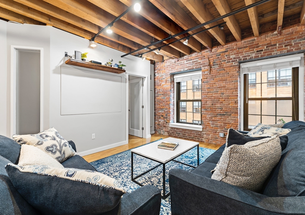 101 Broad St, Waterfront