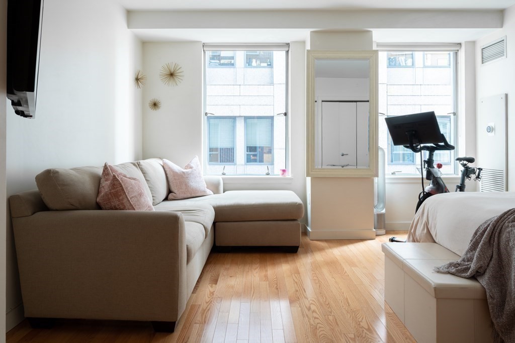 80 Broad St, Waterfront