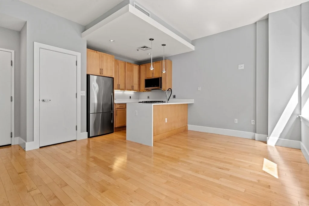 70 Lincoln, Downtown