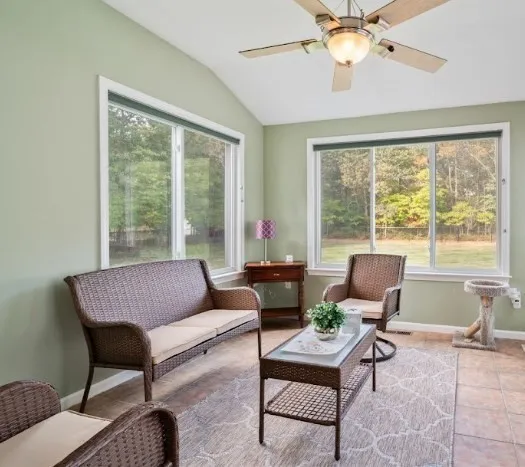 000 Confidential St, Plainville