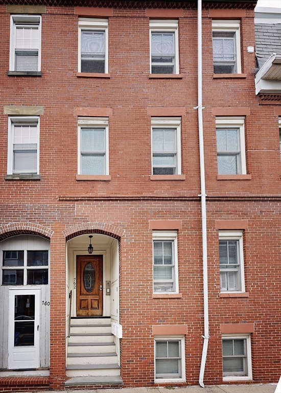 762 E 6, South Boston