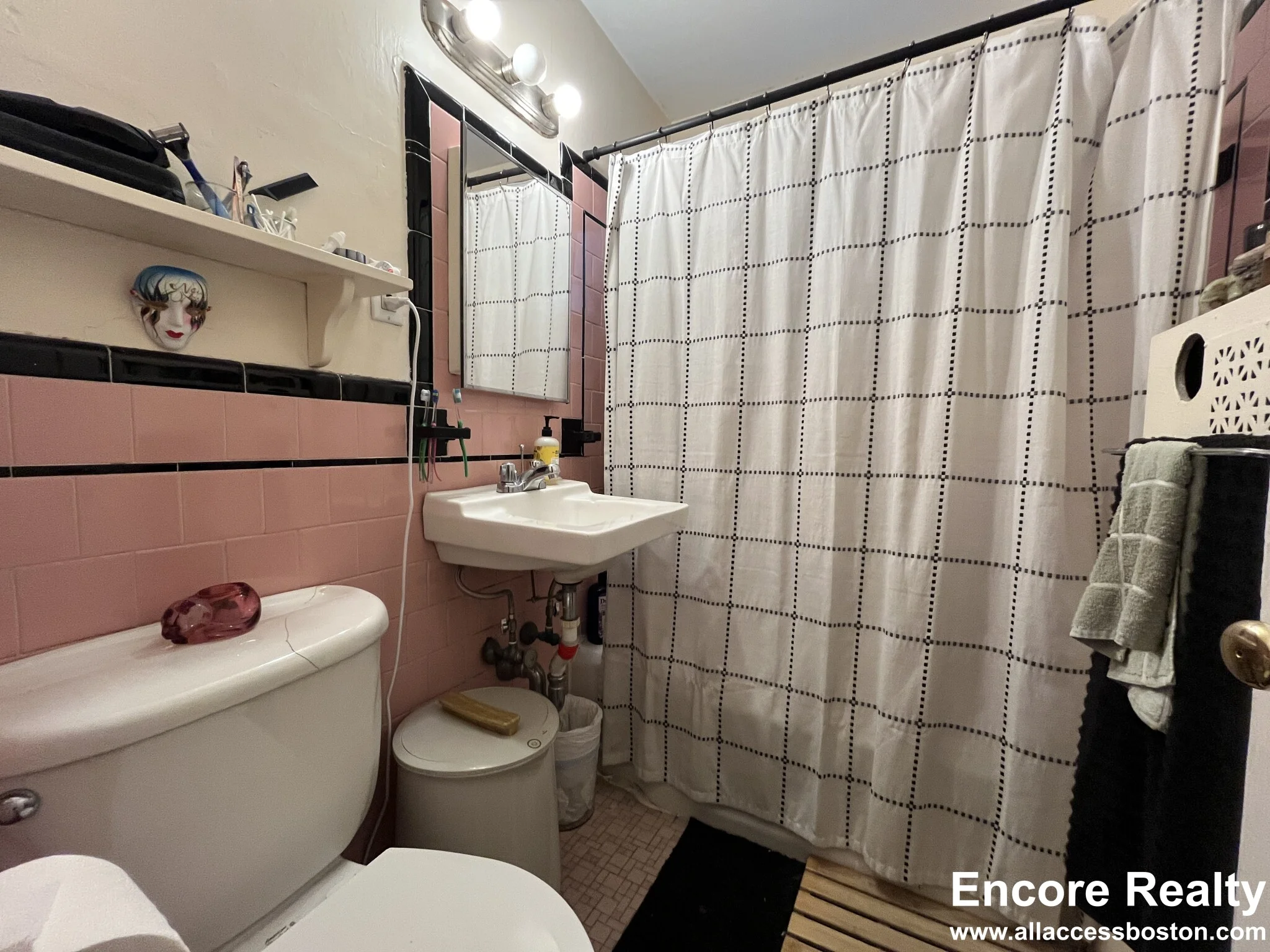 1555 Beacon St, Brookline