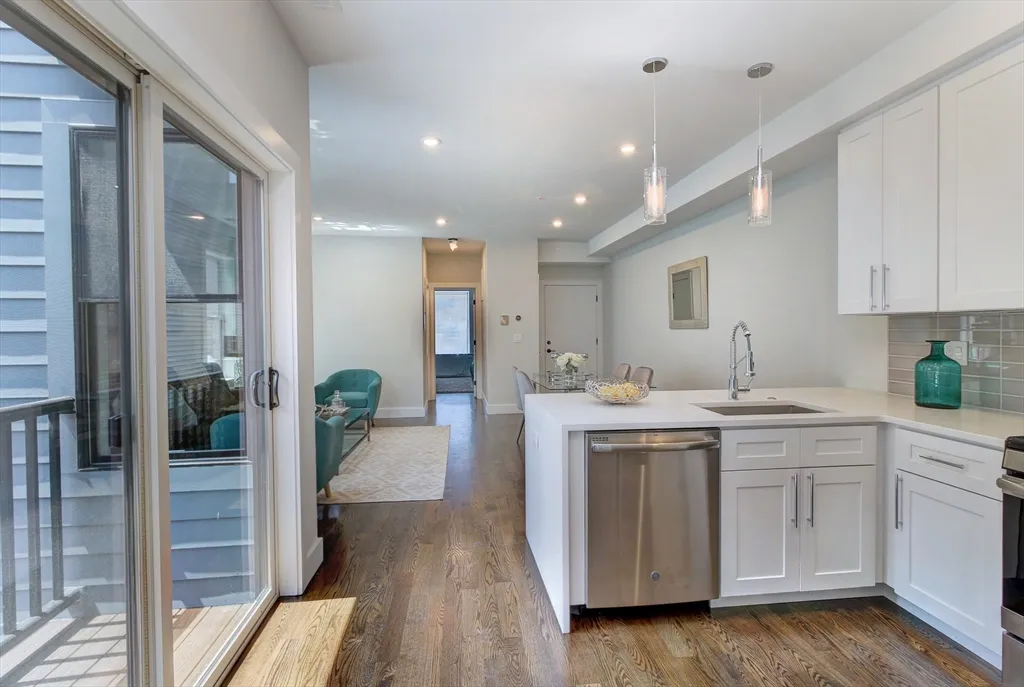 65 Border St, East Boston