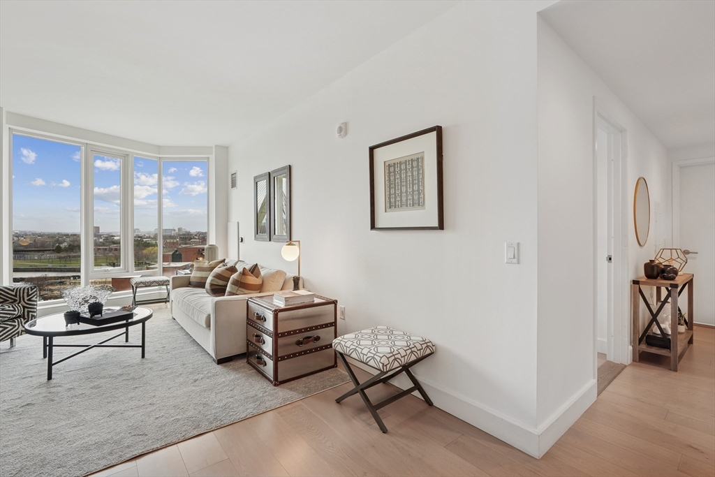 100 Lovejoy Wharf, Waterfront