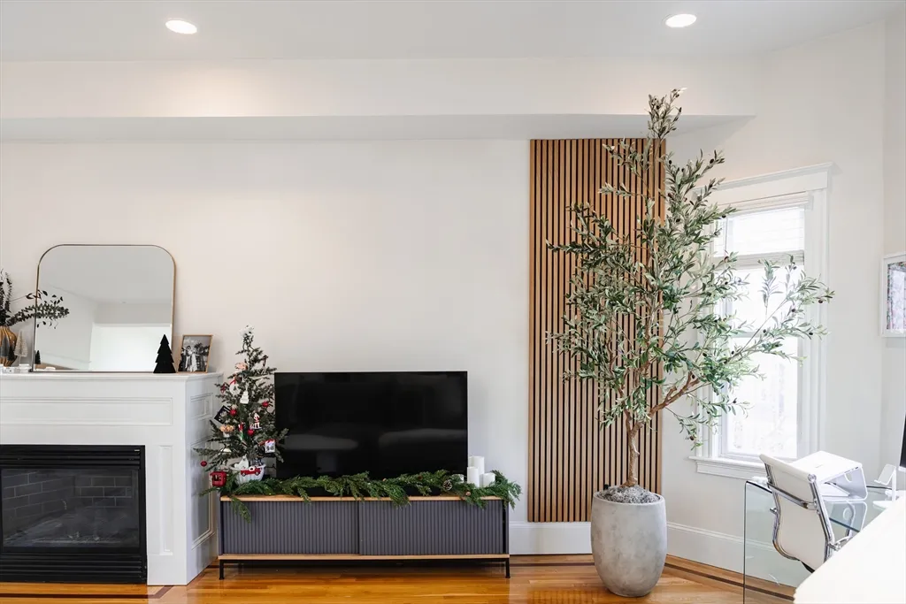 663 E 7th, South Boston