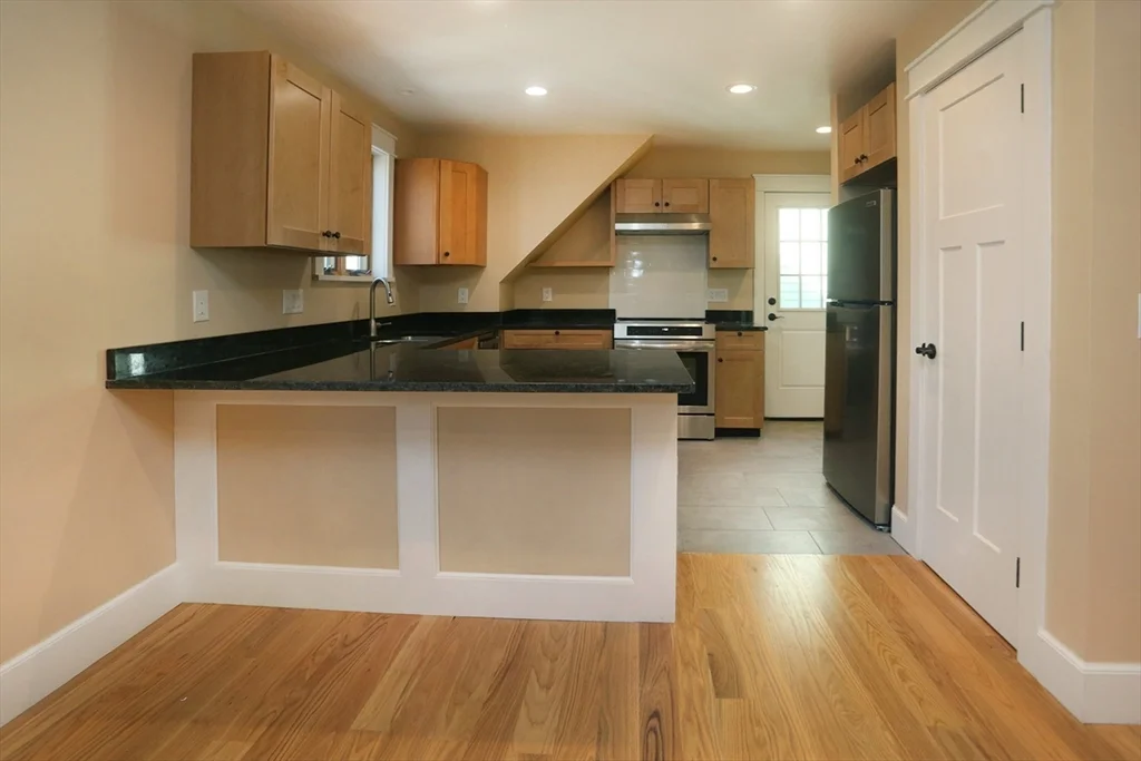 12 Warren Ave, Amesbury