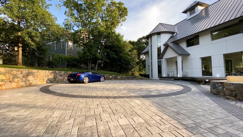 30 Whipple Rd, Lexington