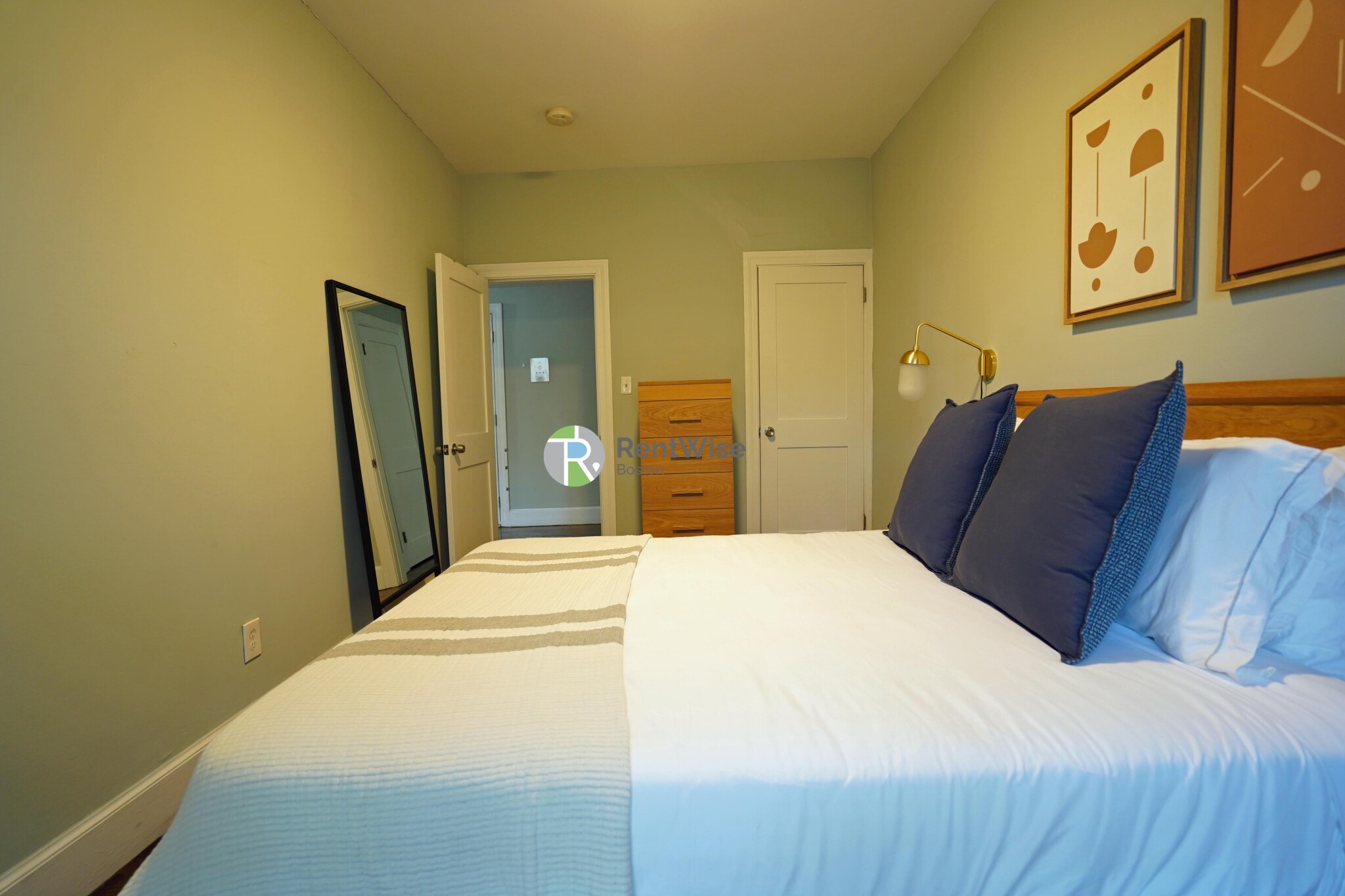 45 Carlton St, Longwood