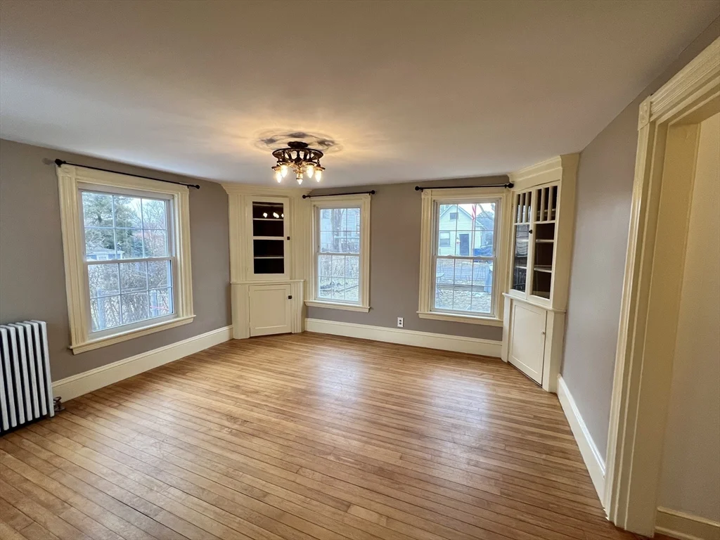 16 Pearl St, North Weymouth