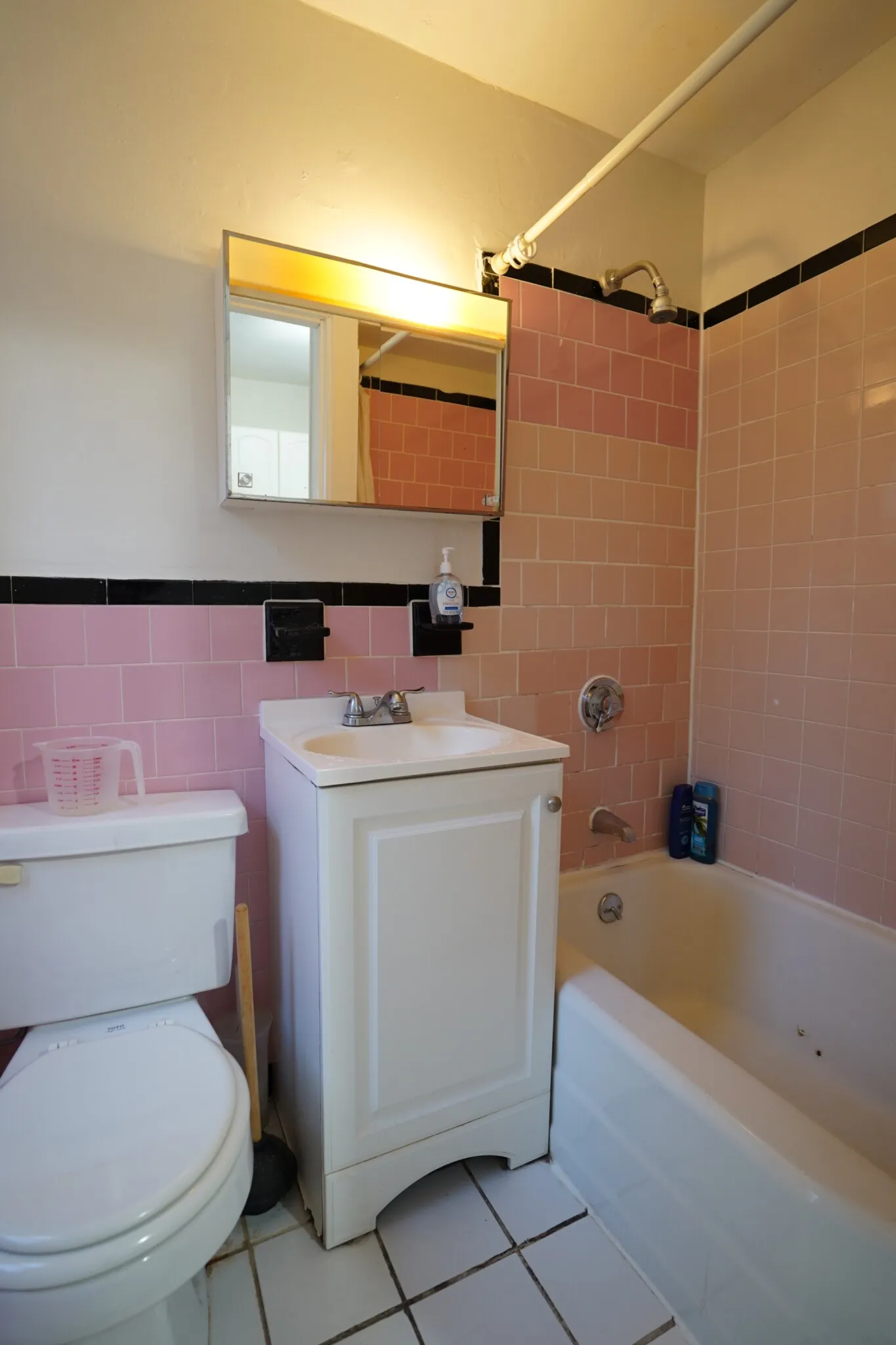 1 Ashford Ct, Allston