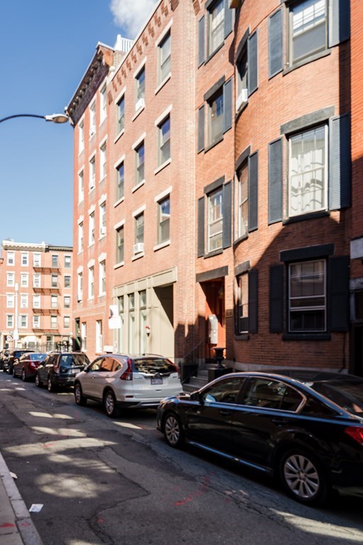 8 Garden Ct, North End