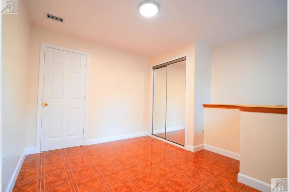 73 Thatcher St, North Brookline