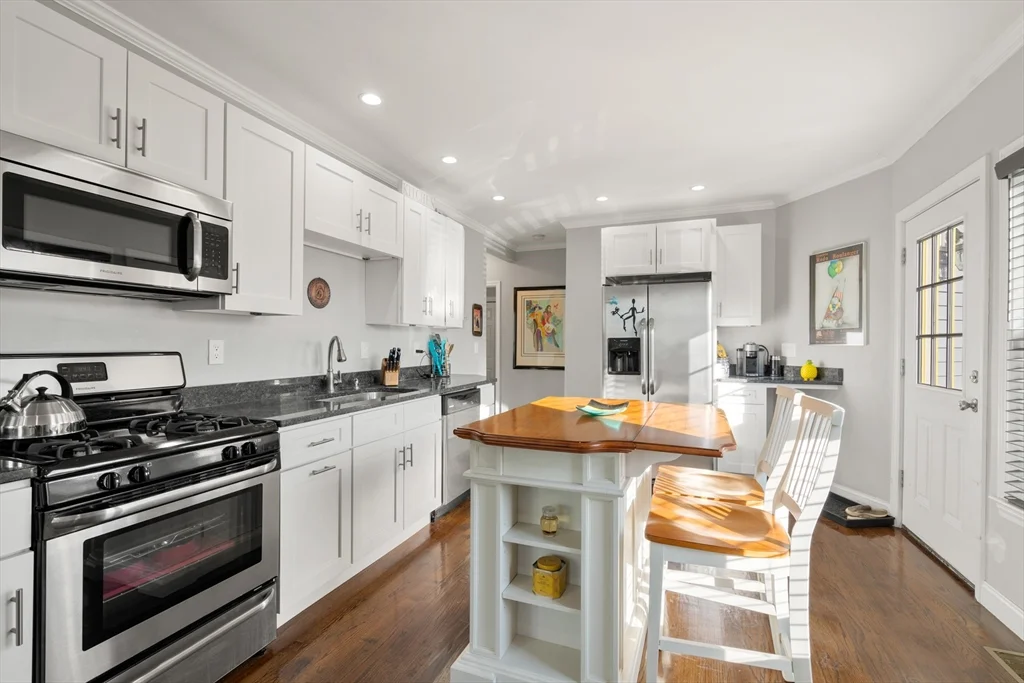 32 East Chestnut St, Sharon