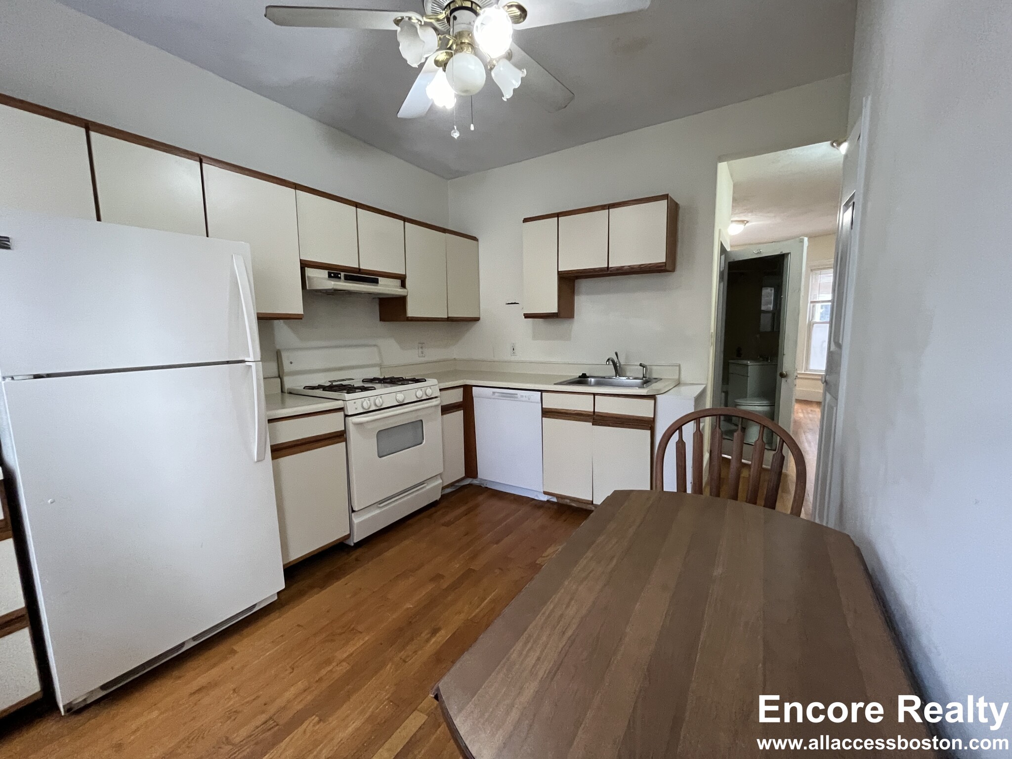 35 Harvard Sq, Brookline Village