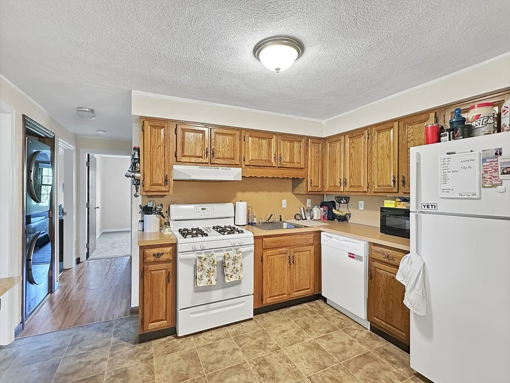 45 Apache Way, Tewksbury