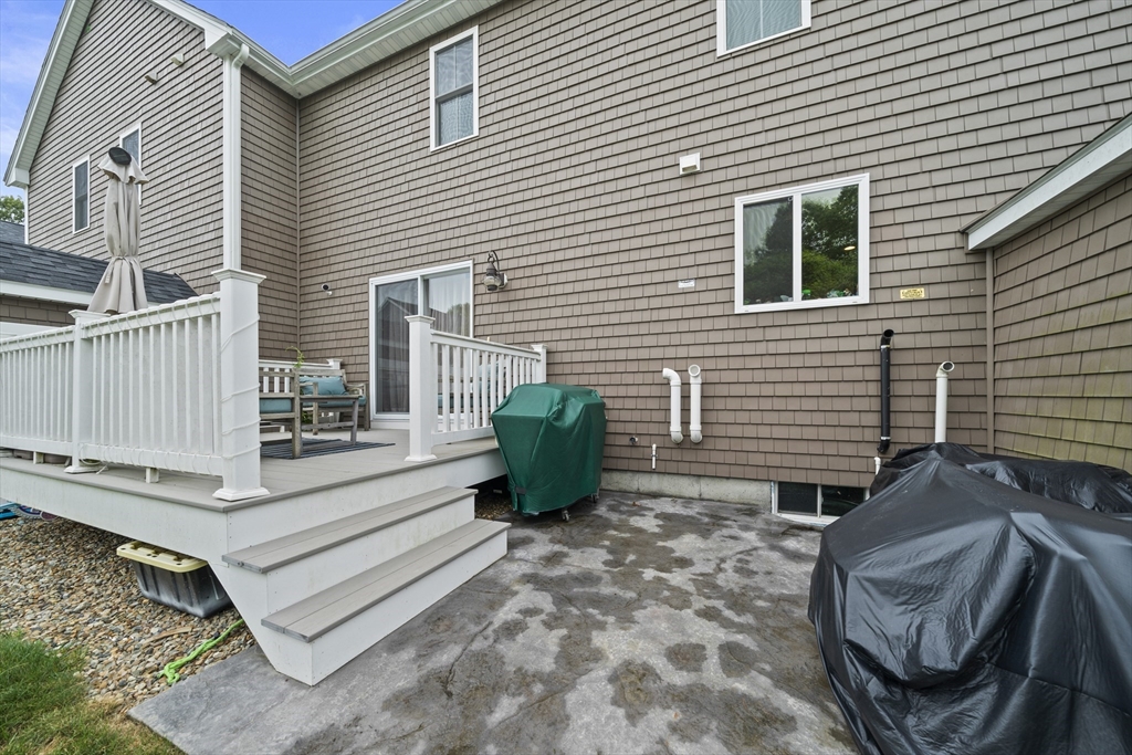 8 Old Field Way, Lakeville