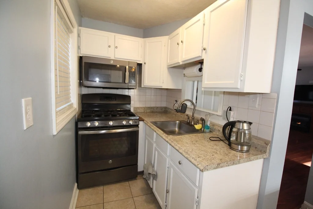 522 Slade T, Fall River