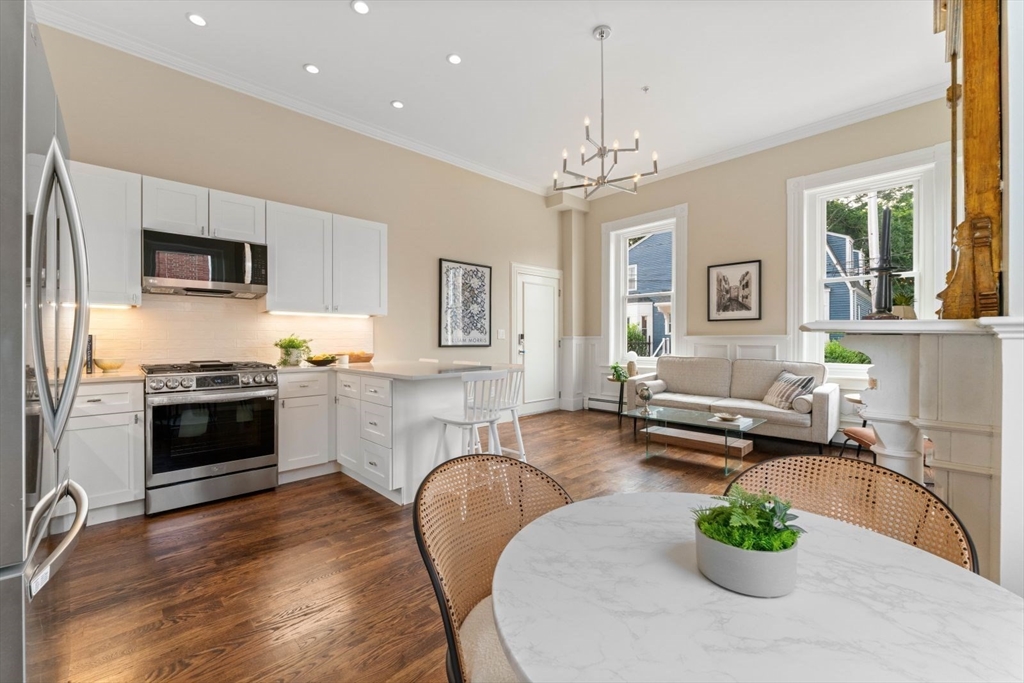 85 Regent St, Roxbury