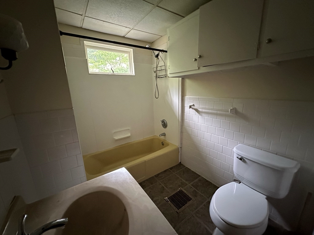 8 Castle Rd, Wayland