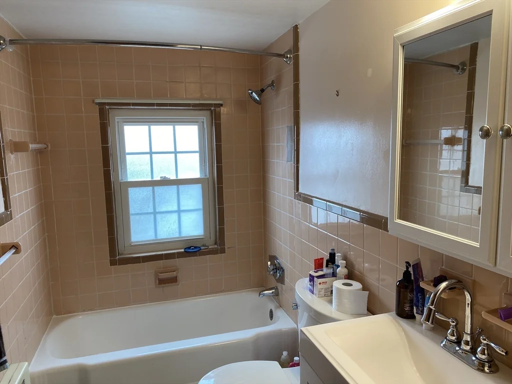 11 Woodbury St, Arlington