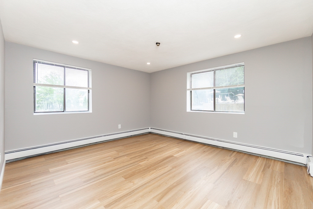 131 Pierce St, Forestdale